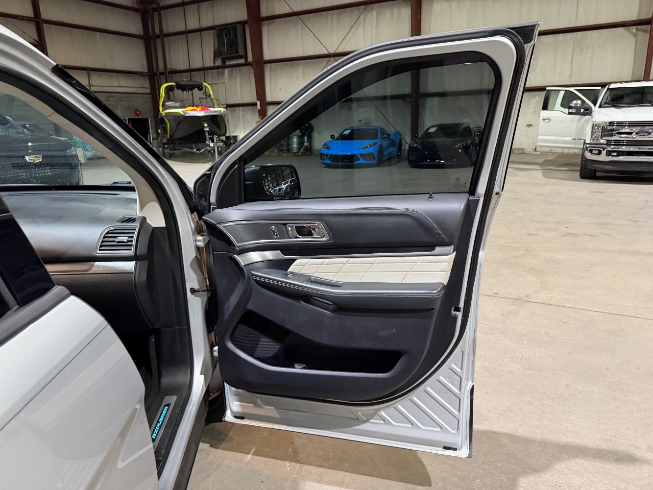 Used 2019 Ford Explorer Platinum AWD/4WD image 24