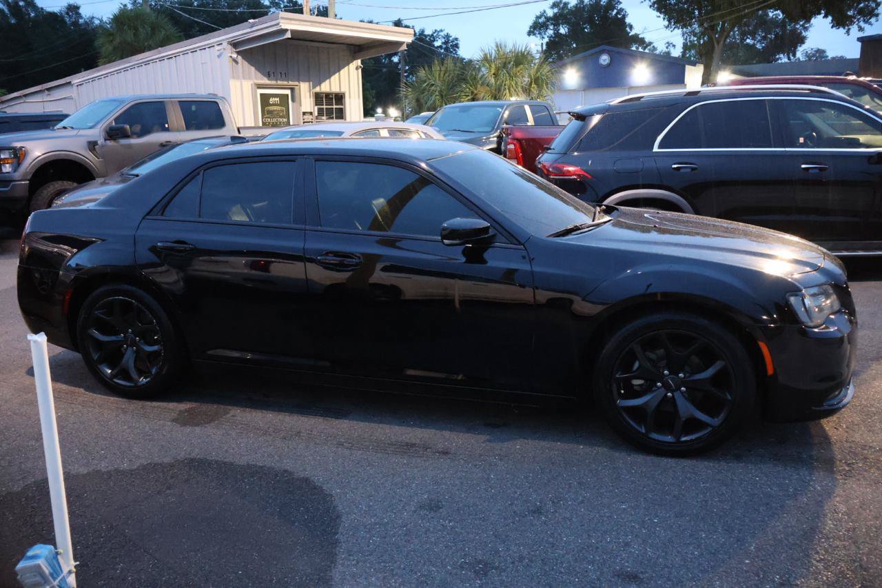 Used 2021 Chrysler 300 S RWD image 3