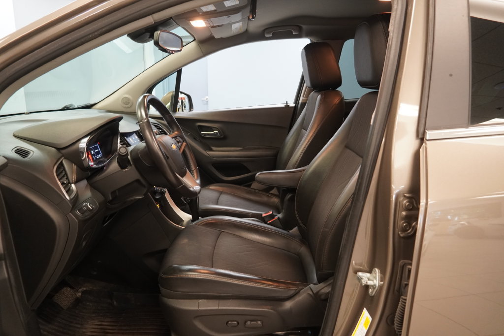 Used 2020 Chevrolet Trax LT w/ Driver Confidence Package FWD image 5