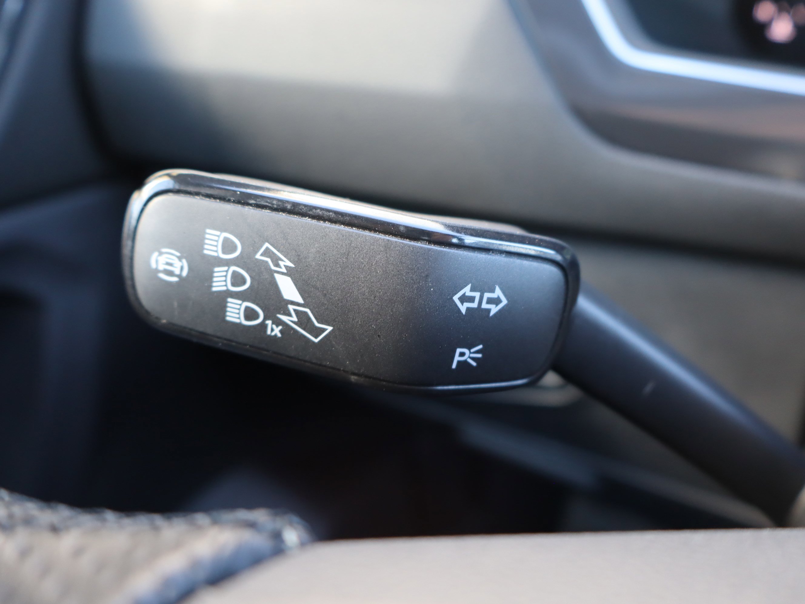 Used 2023 Volkswagen Tiguan SE R-Line image 22