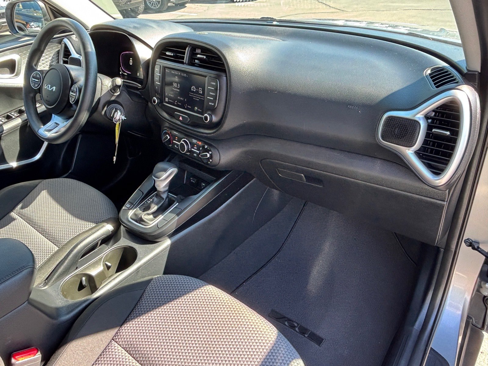 Used 2025 Kia Soul LX w/ LX Technology Package FWD image 31