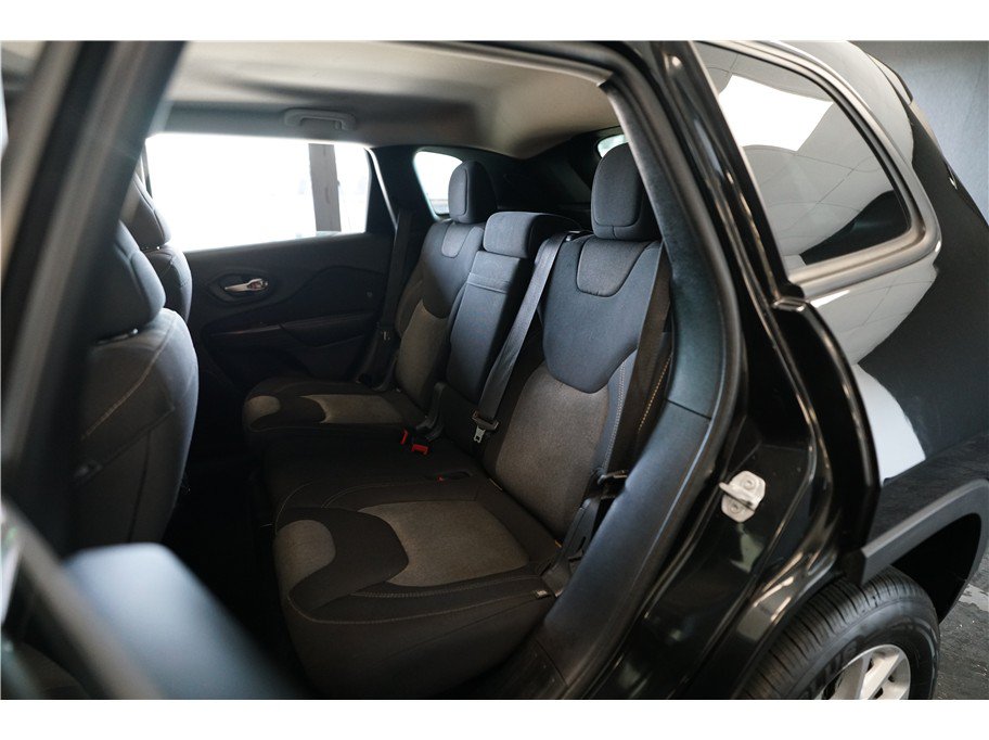 Used 2016 Jeep Cherokee Sport AWD/4WD image 12