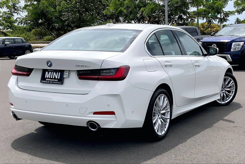 Used 2024 BMW 330e w/ Convenience Package RWD image 12