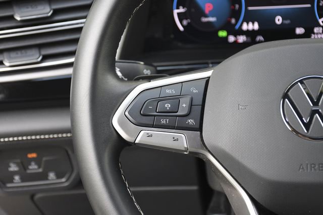 Used 2025 Volkswagen Atlas Cross Sport SE image 8