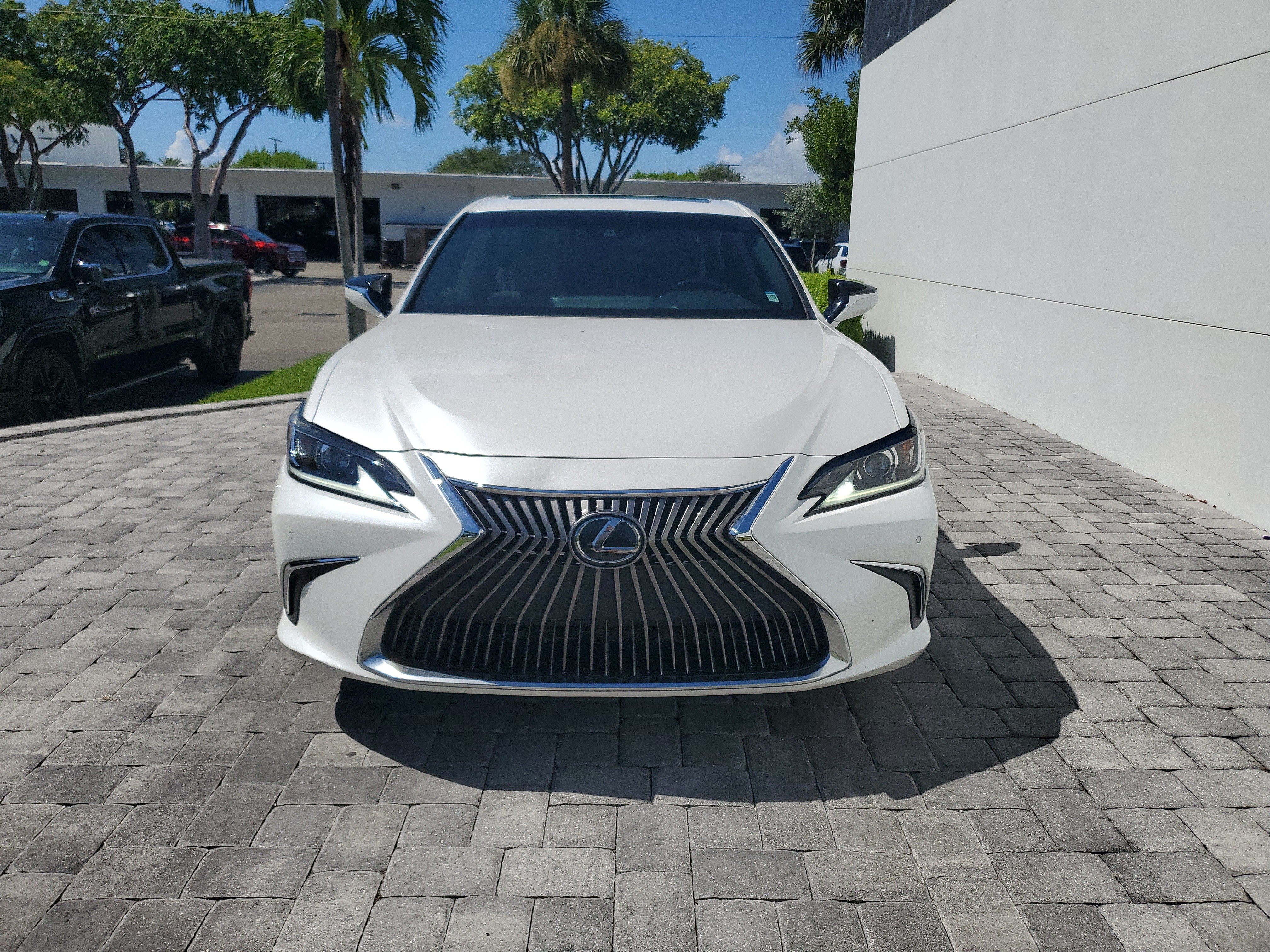 Used 2021 Lexus ES 350 w/ Premium Package FWD image 2