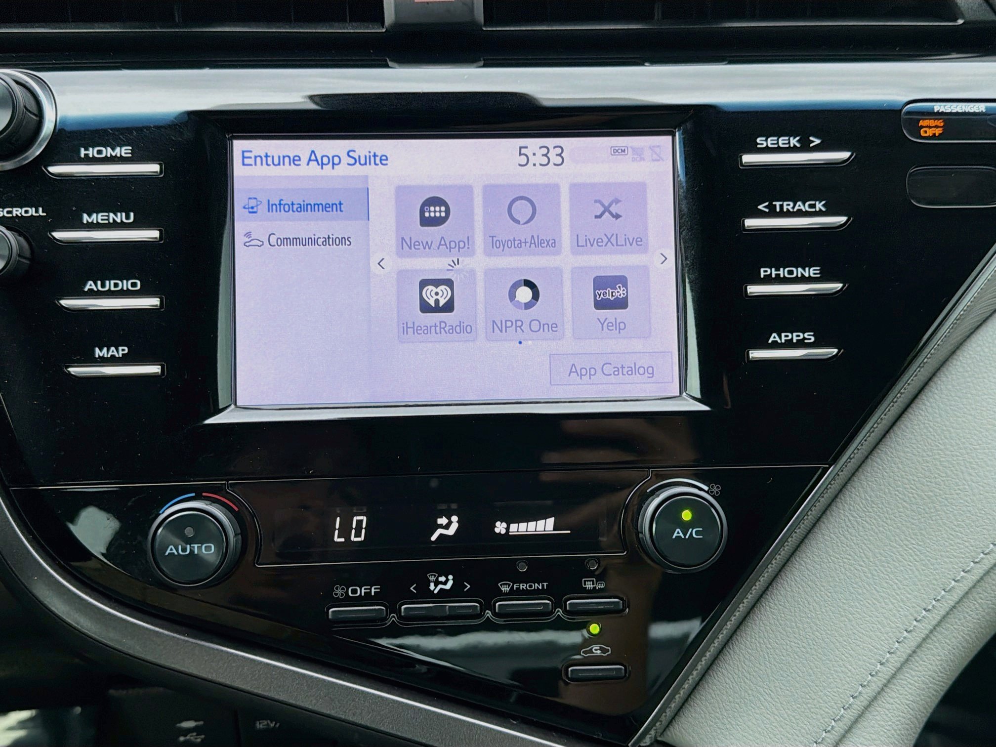 Used 2019 Toyota Camry SE w/ Convenience Package FWD image 28