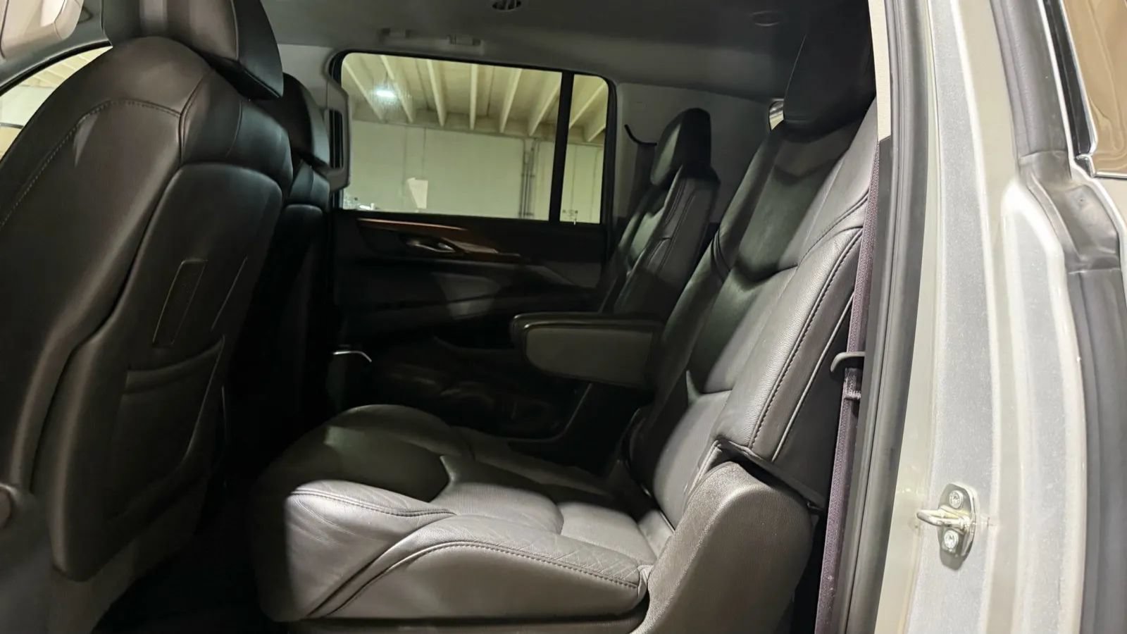 Used 2017 Cadillac Escalade ESV Luxury AWD/4WD image 13
