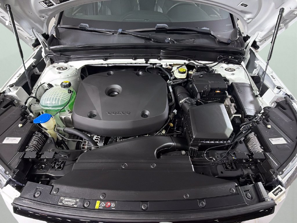 Used 2021 Volvo XC40 T4 R-Design w/ Advanced Package FWD image 35