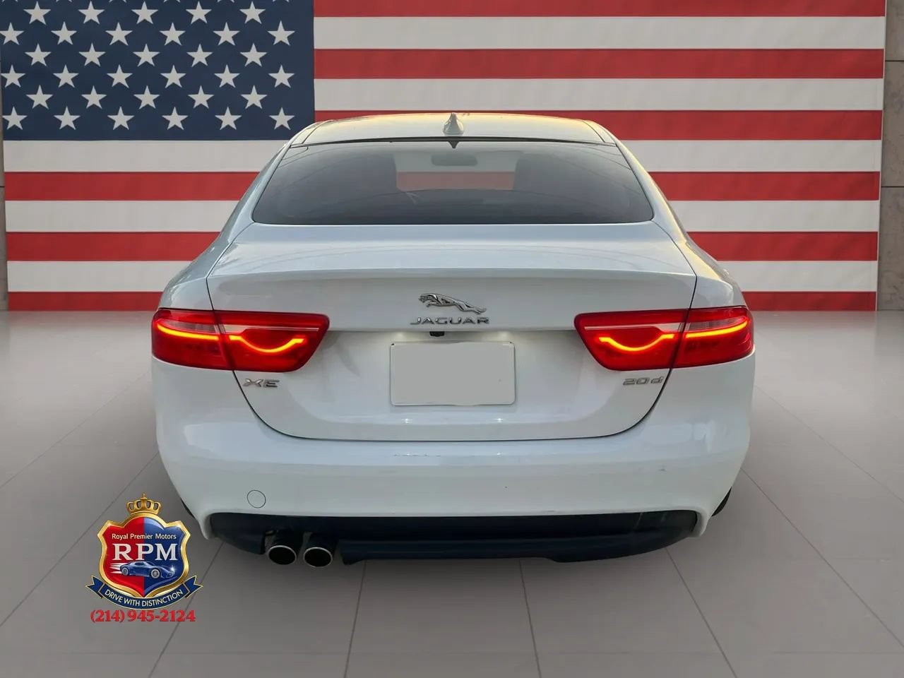 Used 2017 Jaguar XE RWD image 12