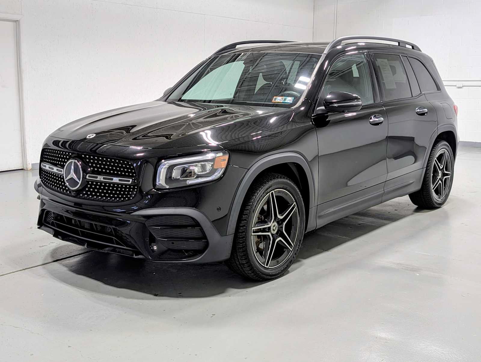Used 2023 Mercedes-Benz GLB 250 4MATIC image 1