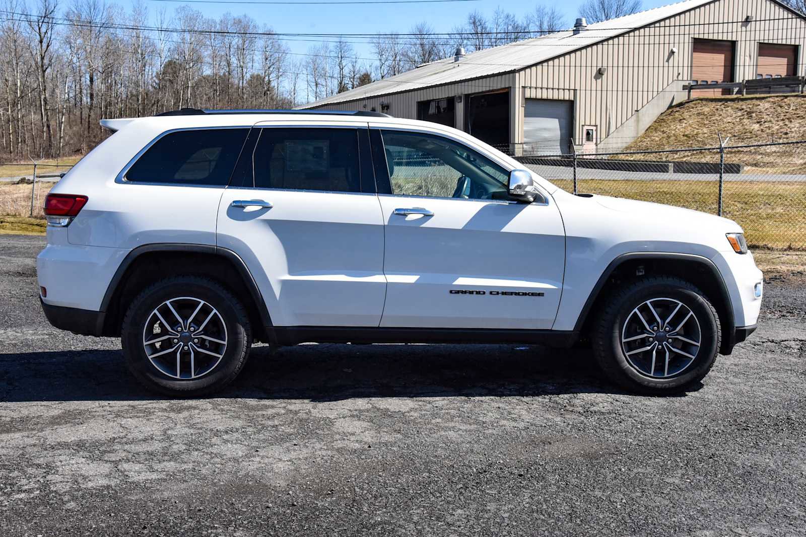 Certified 2021 Jeep Grand Cherokee Limited w/ Luxury Group II AWD/4WD image 2