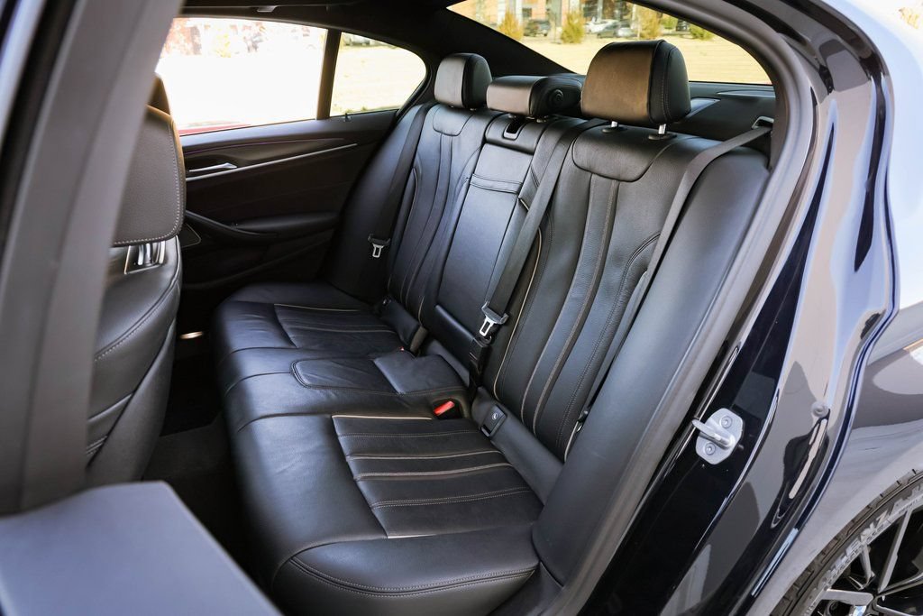 Used 2022 BMW M550i xDrive AWD/4WD image 32