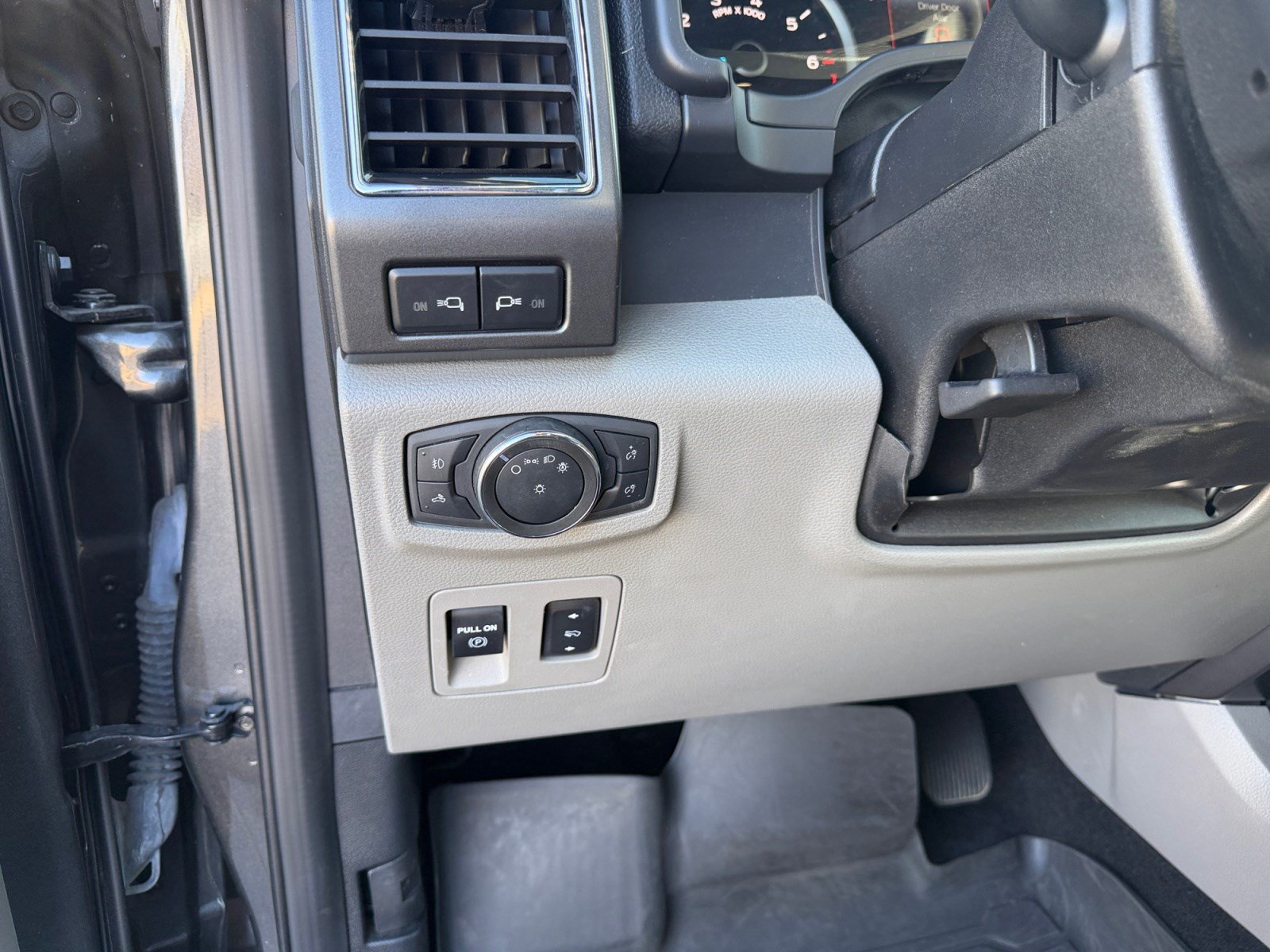 Used 2020 Ford F150 XLT w/ Equipment Group 302A Luxury AWD/4WD image 11