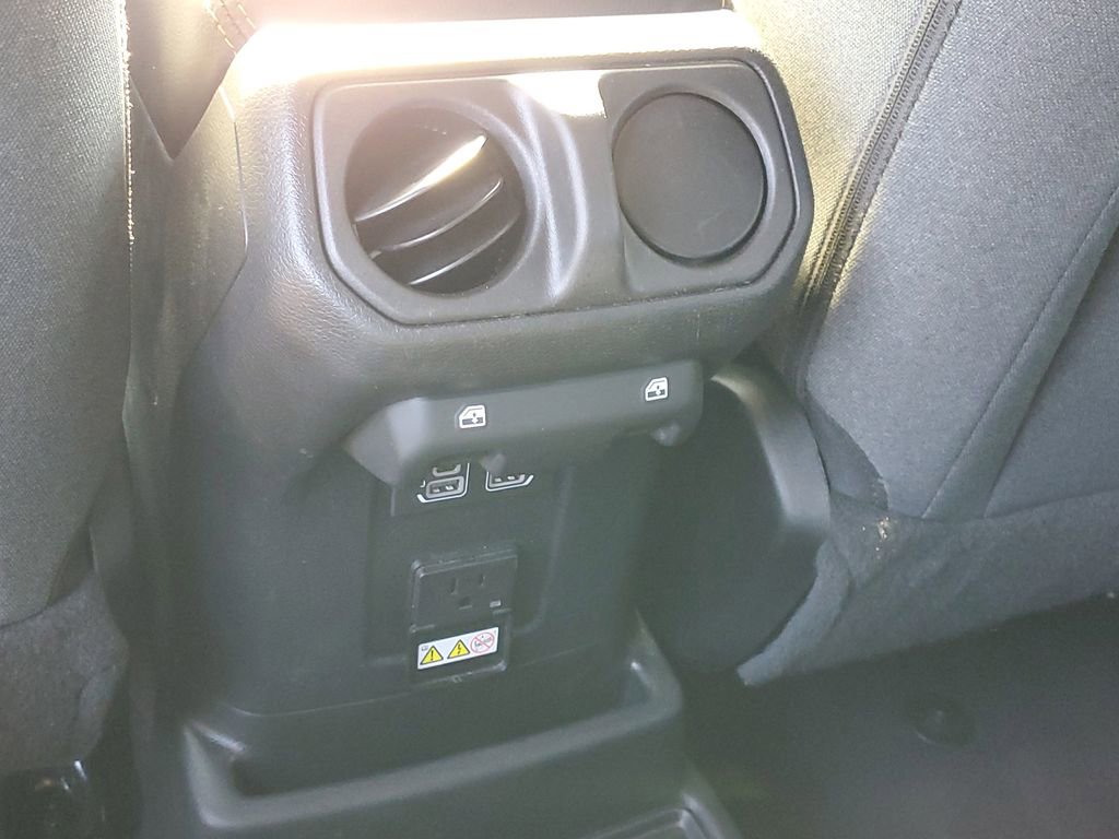 Used 2025 Jeep Wrangler Unlimited Sahara w/ Safety Group AWD/4WD image 11