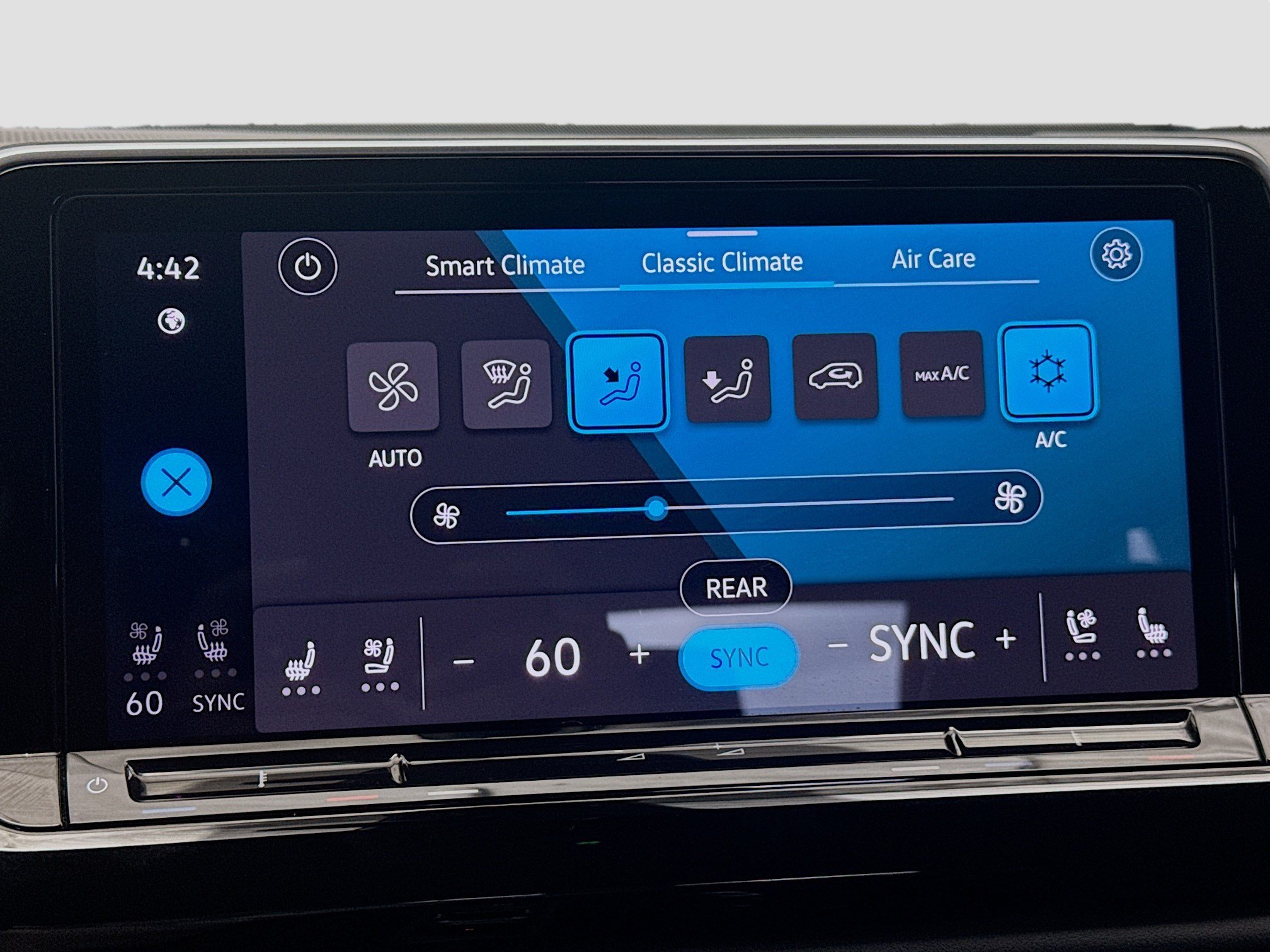 Used 2024 Volkswagen Atlas SE FWD image 10