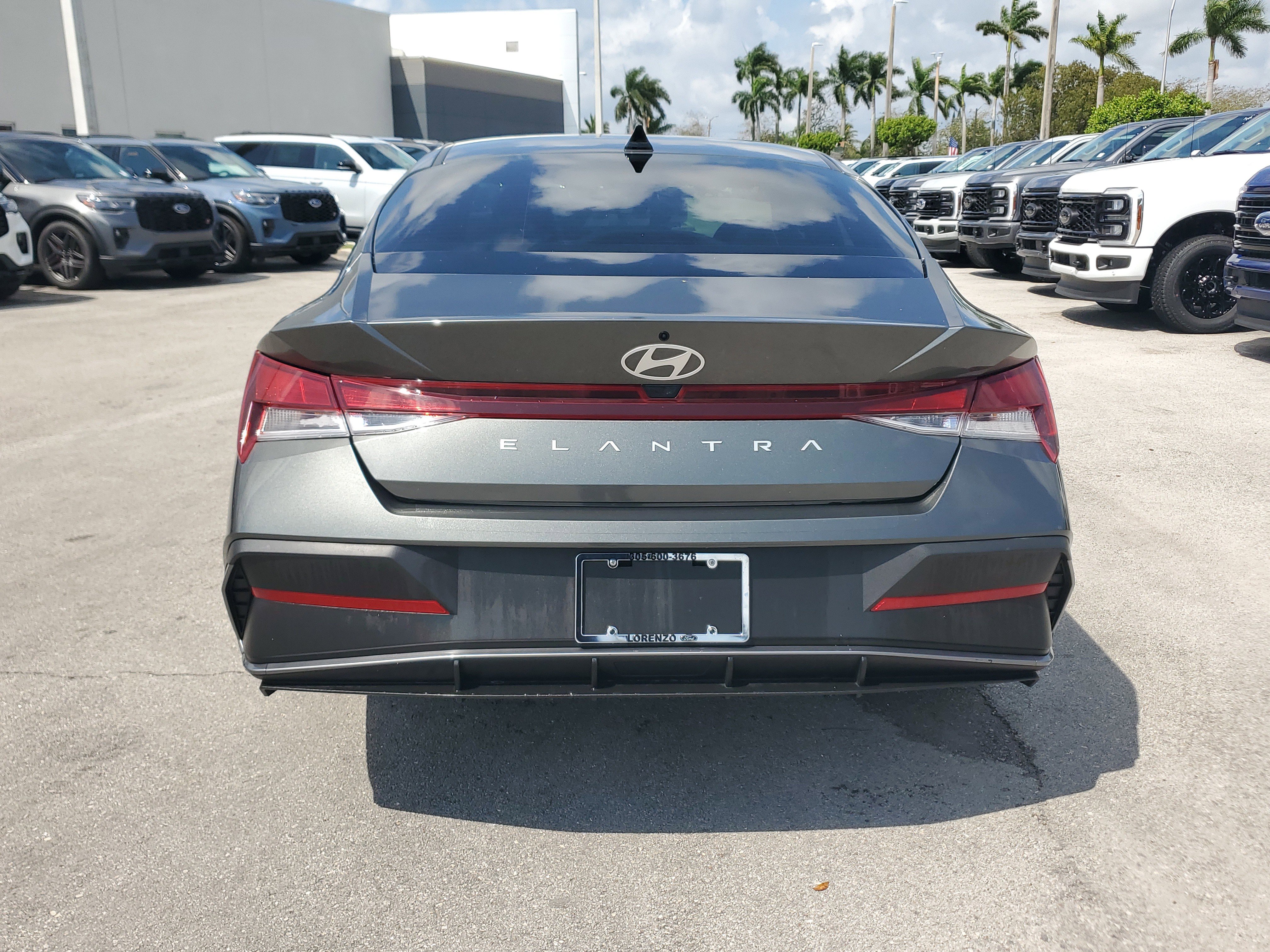Used 2024 Hyundai Elantra SE FWD image 6