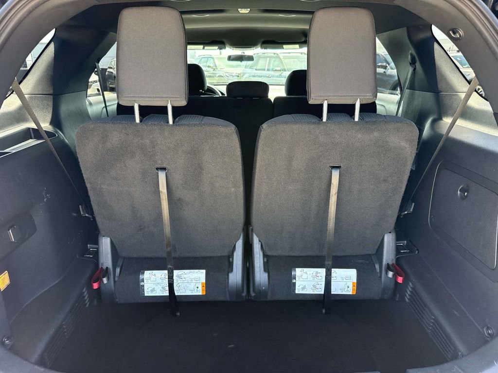 Used 2017 Ford Explorer XLT FWD image 8