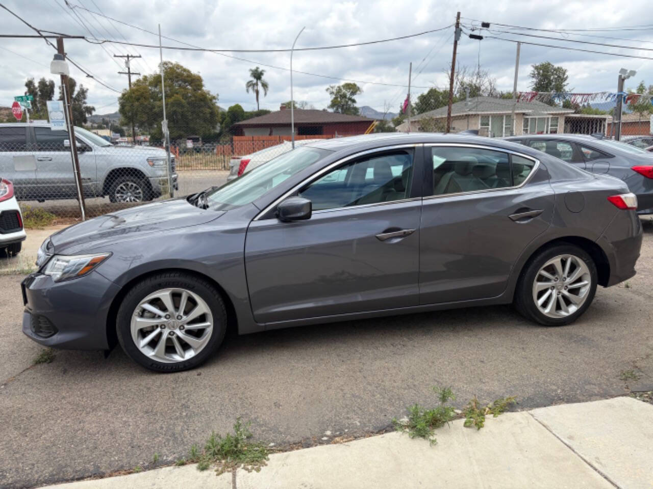 Used 2017 Acura ILX FWD image 2