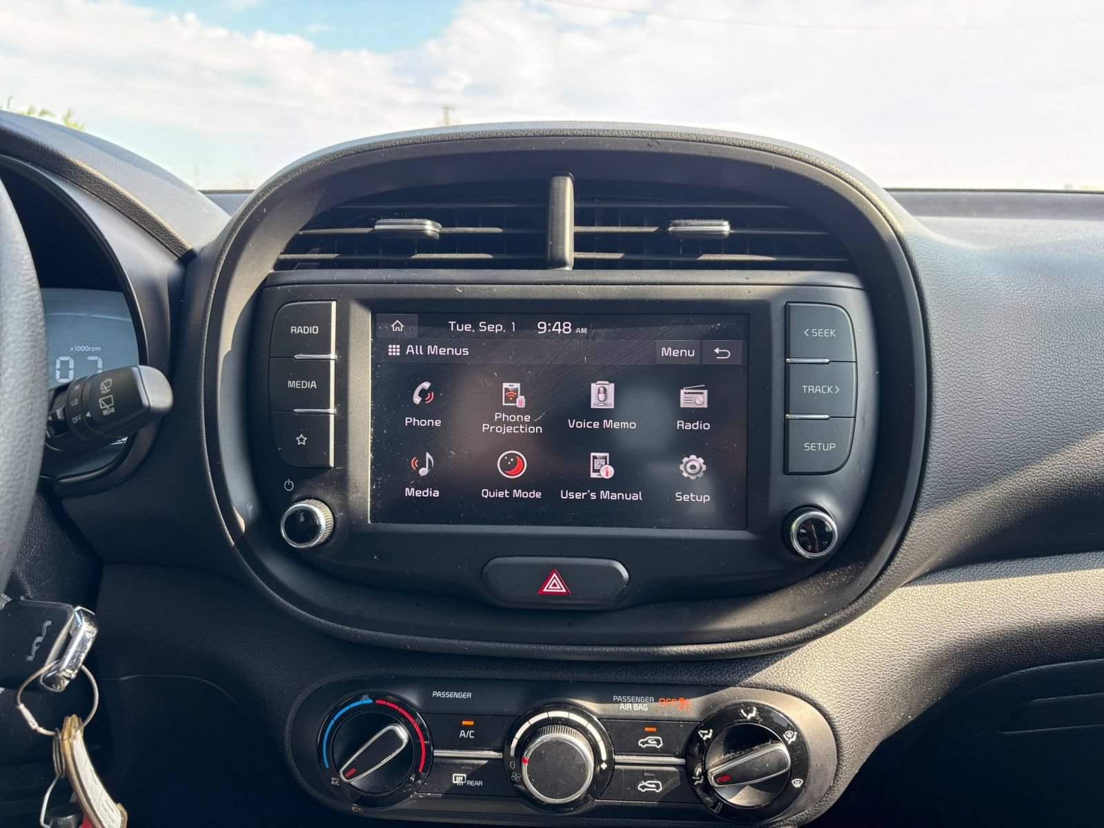 Used 2025 Kia Soul LX w/ LX Technology Package FWD image 16