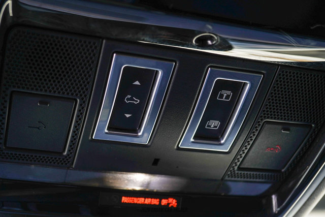 Used 2020 Land Rover Range Rover Long Wheelbase HSE image 42