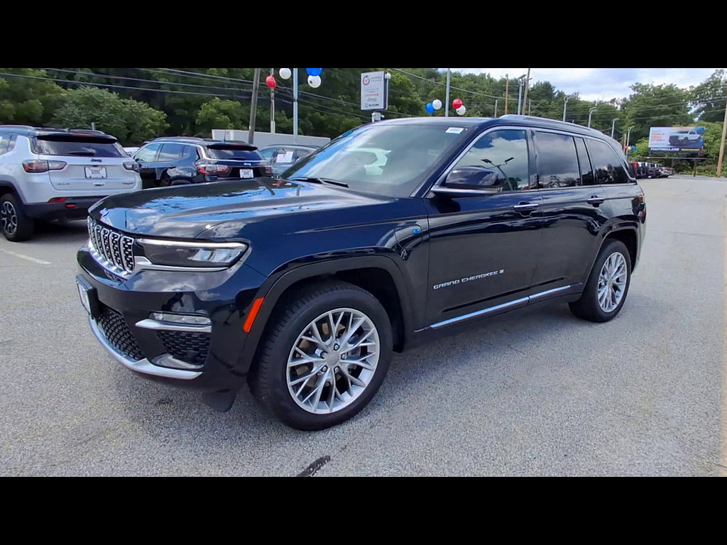 Used 2023 Jeep Grand Cherokee Summit AWD/4WD image 4