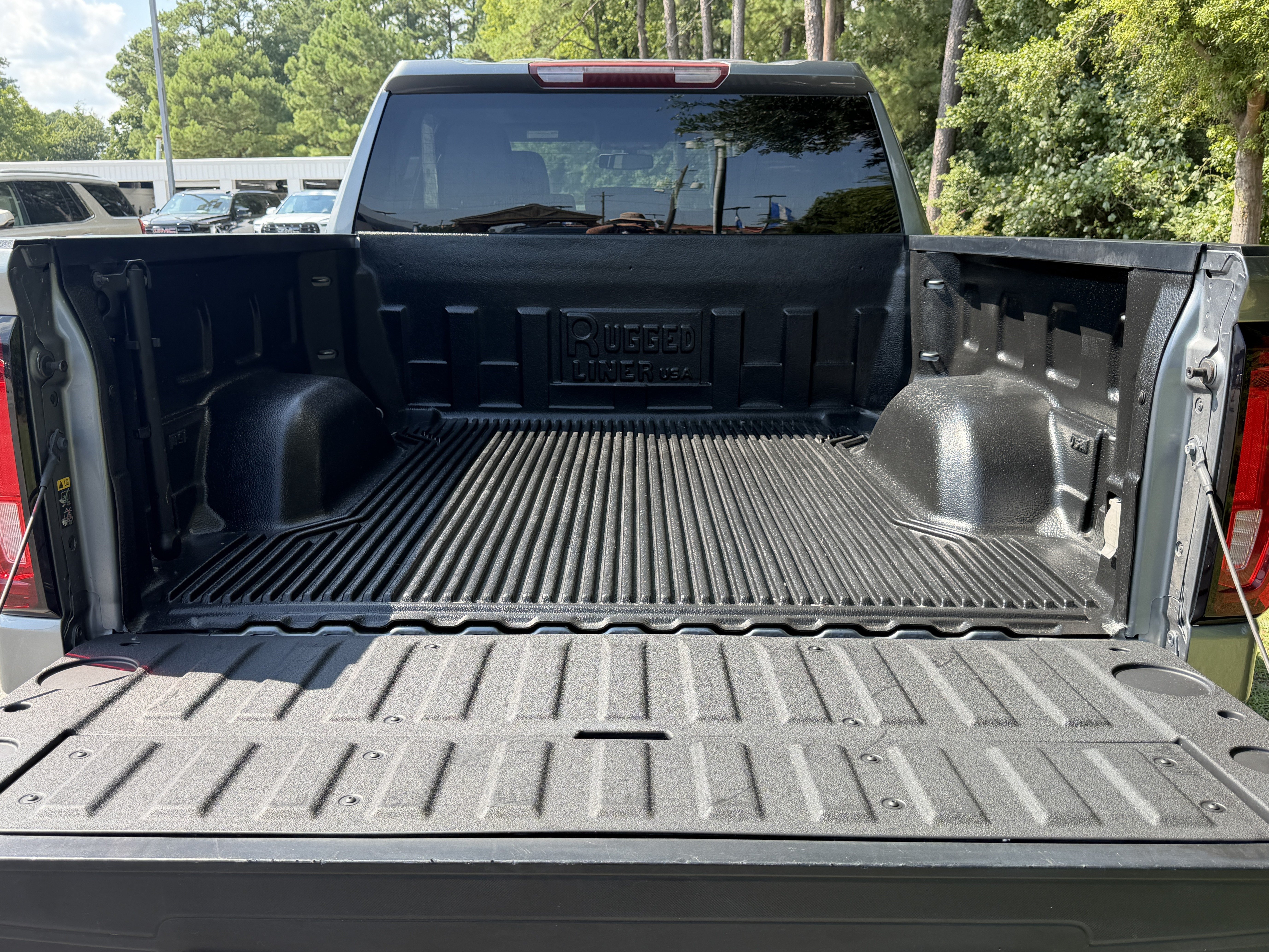 Used 2021 GMC Sierra 1500 SLT w/ X31 Off-Road Package AWD/4WD image 4