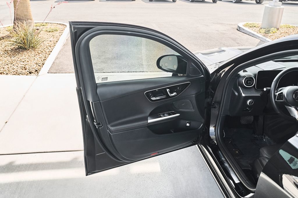 Used 2025 Mercedes-Benz C 300 4MATIC Sedan image 15