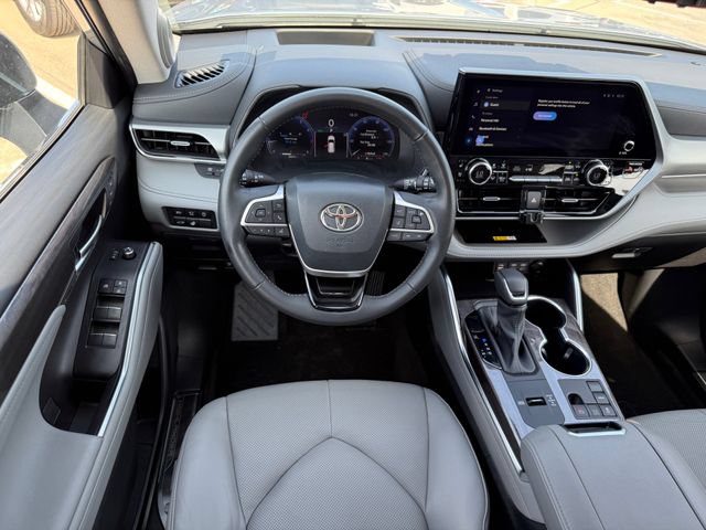Used 2023 Toyota Highlander Platinum FWD image 30