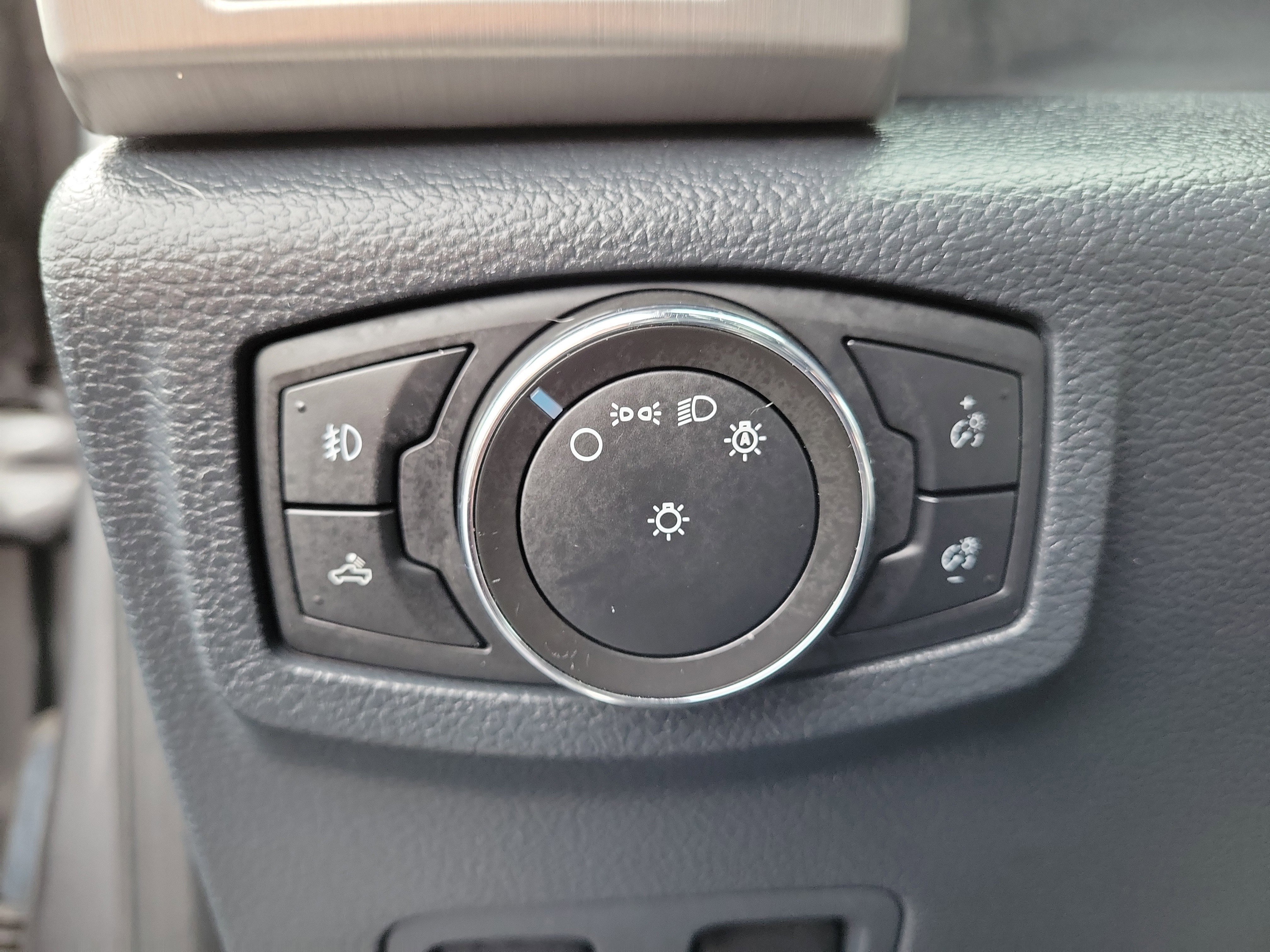 Certified 2022 Ford F250 Platinum w/ FX4 Off-Road Package image 24