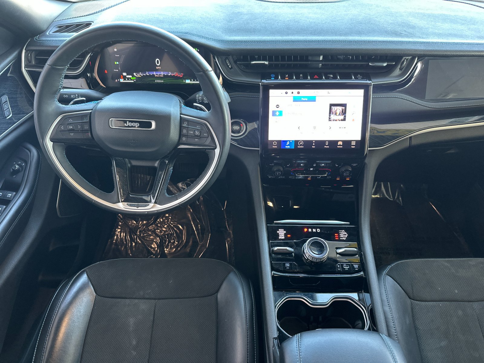 Used 2023 Jeep Grand Cherokee Trailhawk w/ Luxury Tech Group III AWD/4WD image 15