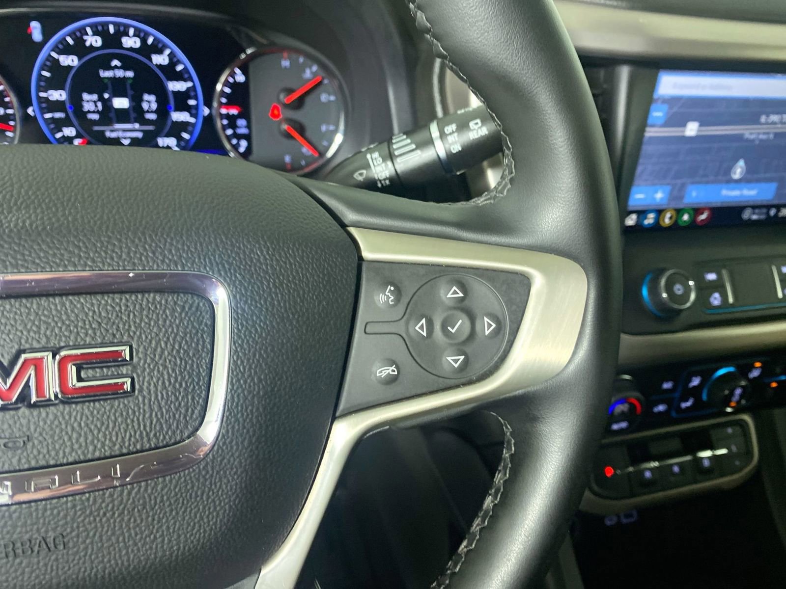 Used 2023 GMC Acadia Denali image 11