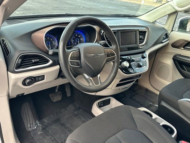 Used 2022 Chrysler Voyager LX FWD image 31