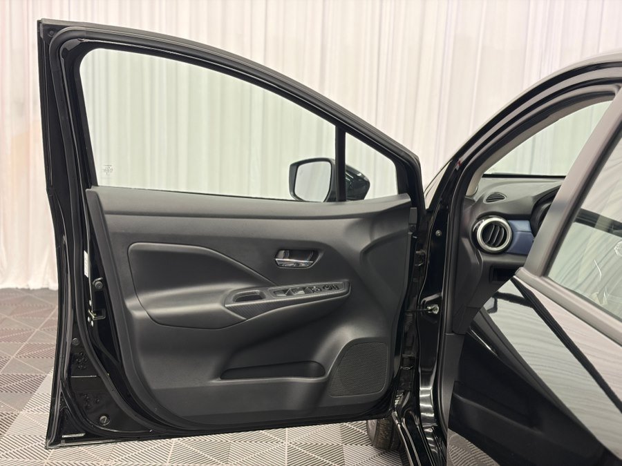 Used 2023 Nissan Versa SV FWD image 11