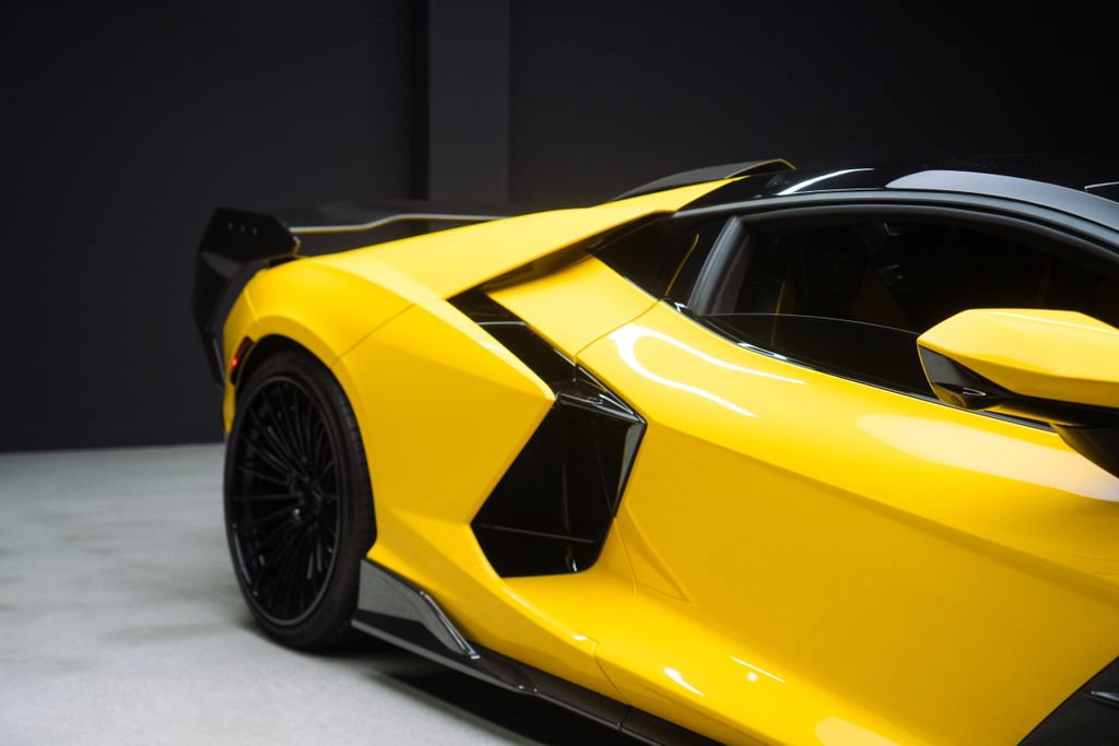 Used 2024 Lamborghini Revuelto AWD/4WD image 18