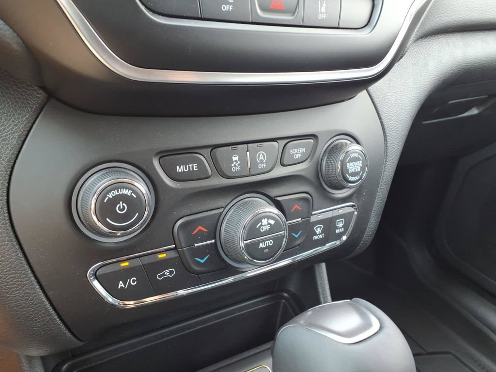 Used 2021 Jeep Cherokee Latitude Lux w/ Comfort/Convenience Group AWD/4WD image 20