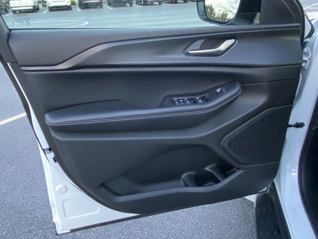 Used 2023 Jeep Grand Cherokee L Altitude image 11