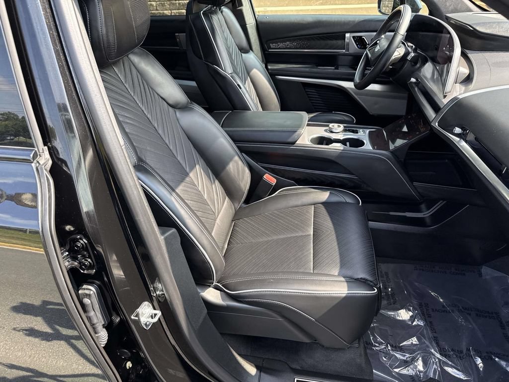 Certified 2026 Cadillac Vistiq Platinum AWD/4WD image 7