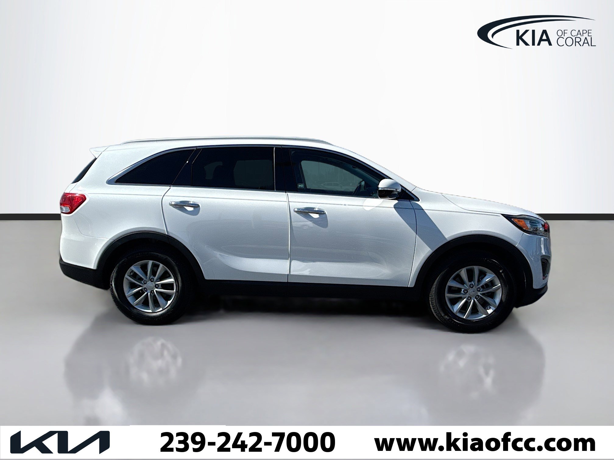 Used 2017 Kia Sorento LX w/ LX Convenience Package image 6