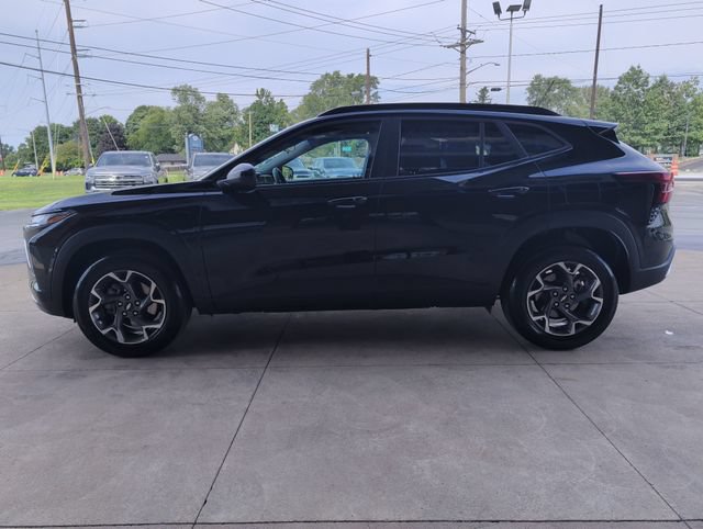 Used 2024 Chevrolet Trax LT w/ Driver Confidence Package FWD image 5