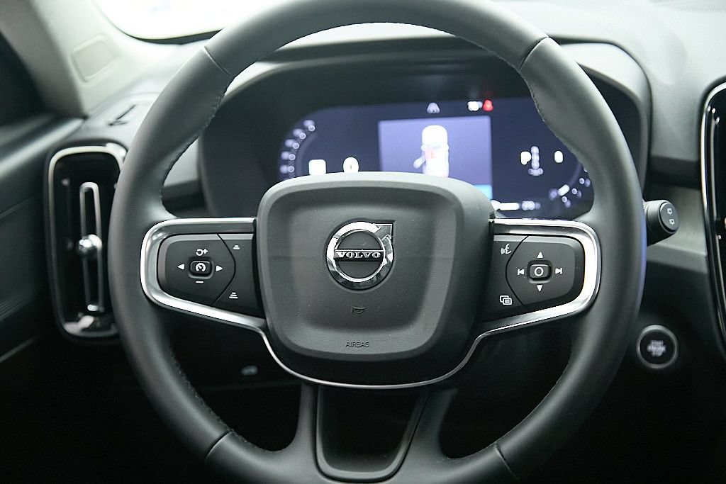 Certified 2026 Volvo XC40 B5 Plus AWD/4WD image 27