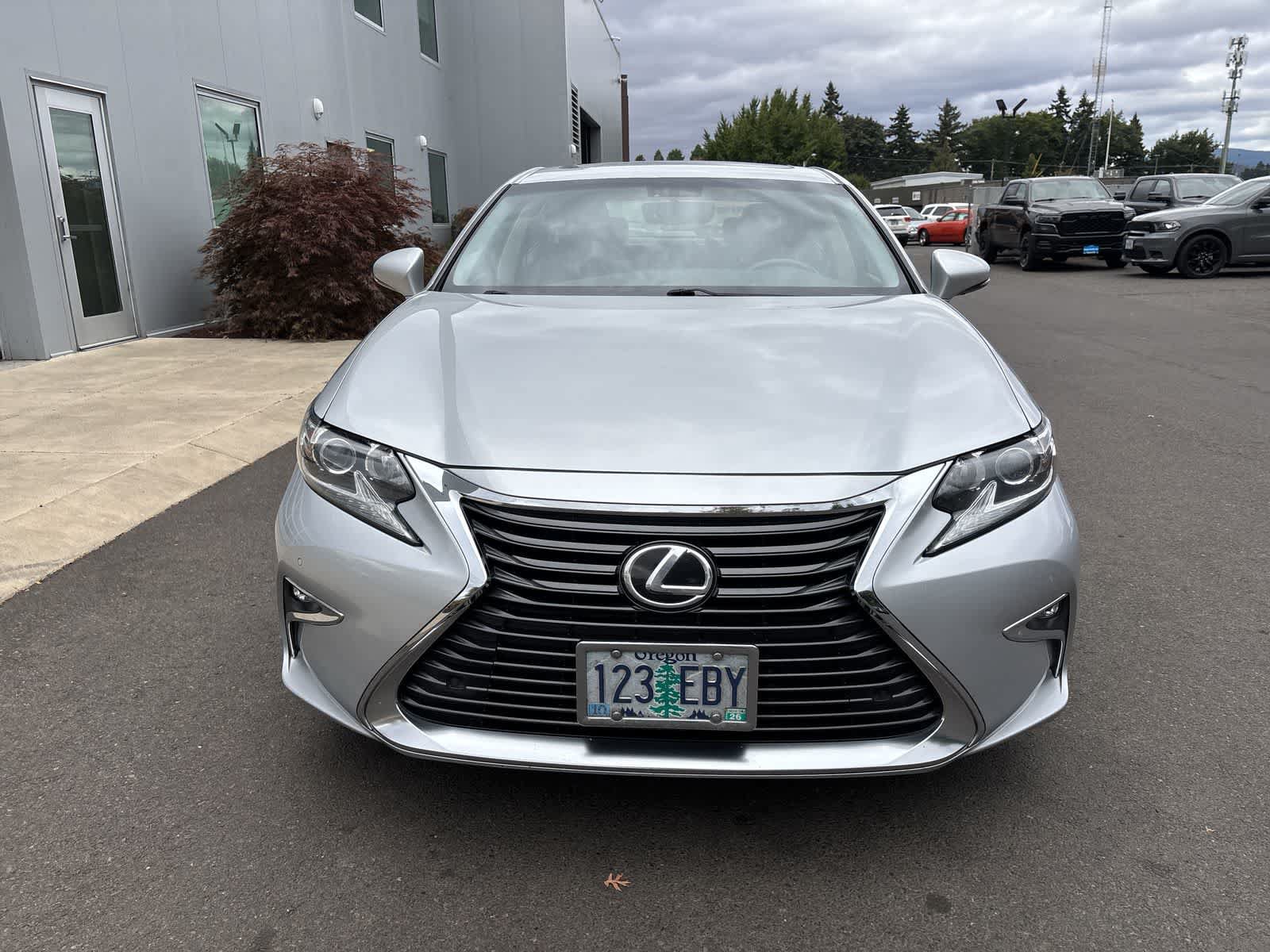 Used 2016 Lexus ES 350 w/ Premium Package w/Wood Trim FWD image 7