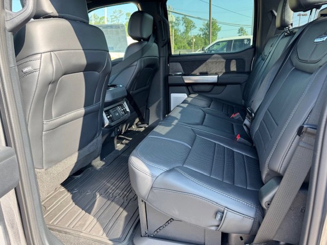 New 2025 Ford F250 4x4 Crew Cab Super Duty image 10
