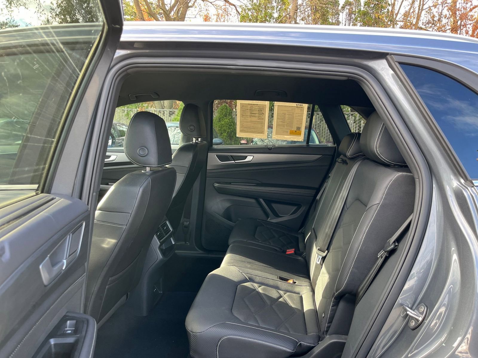 Used 2025 Volkswagen Atlas Cross Sport SE image 25