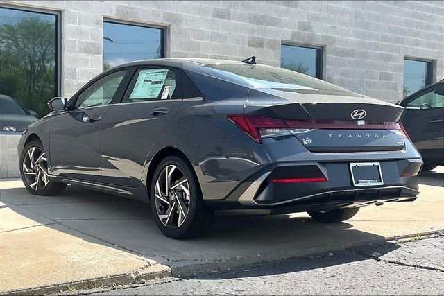 New 2025 Hyundai Elantra Limited image 3