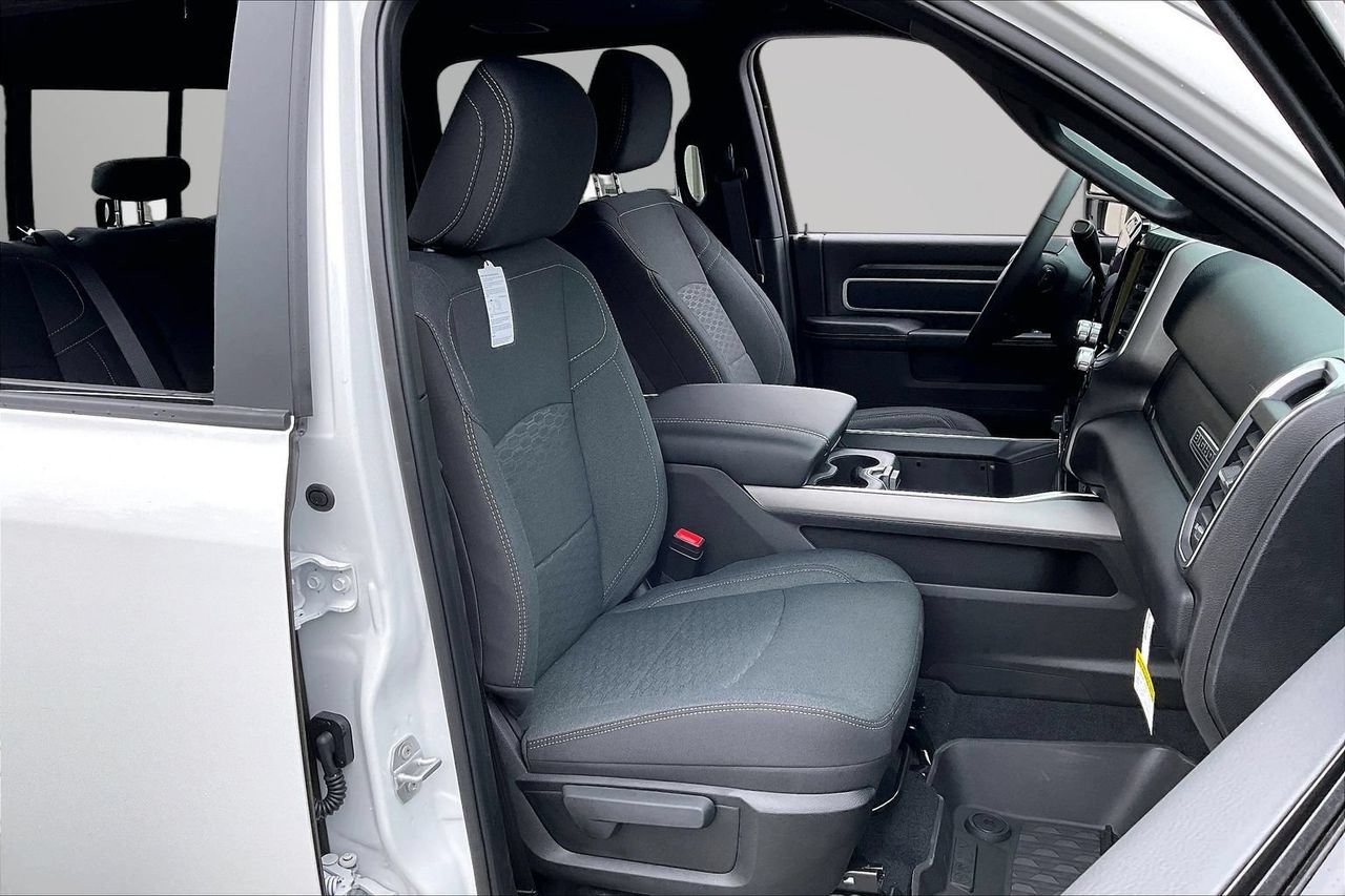 New 2026 RAM 3500 Big Horn AWD/4WD image 20