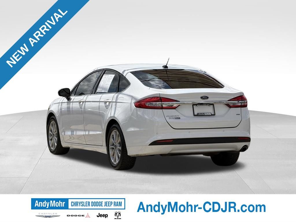 Used 2017 Ford Fusion SE w/ Fusion SE Technology Package FWD image 5