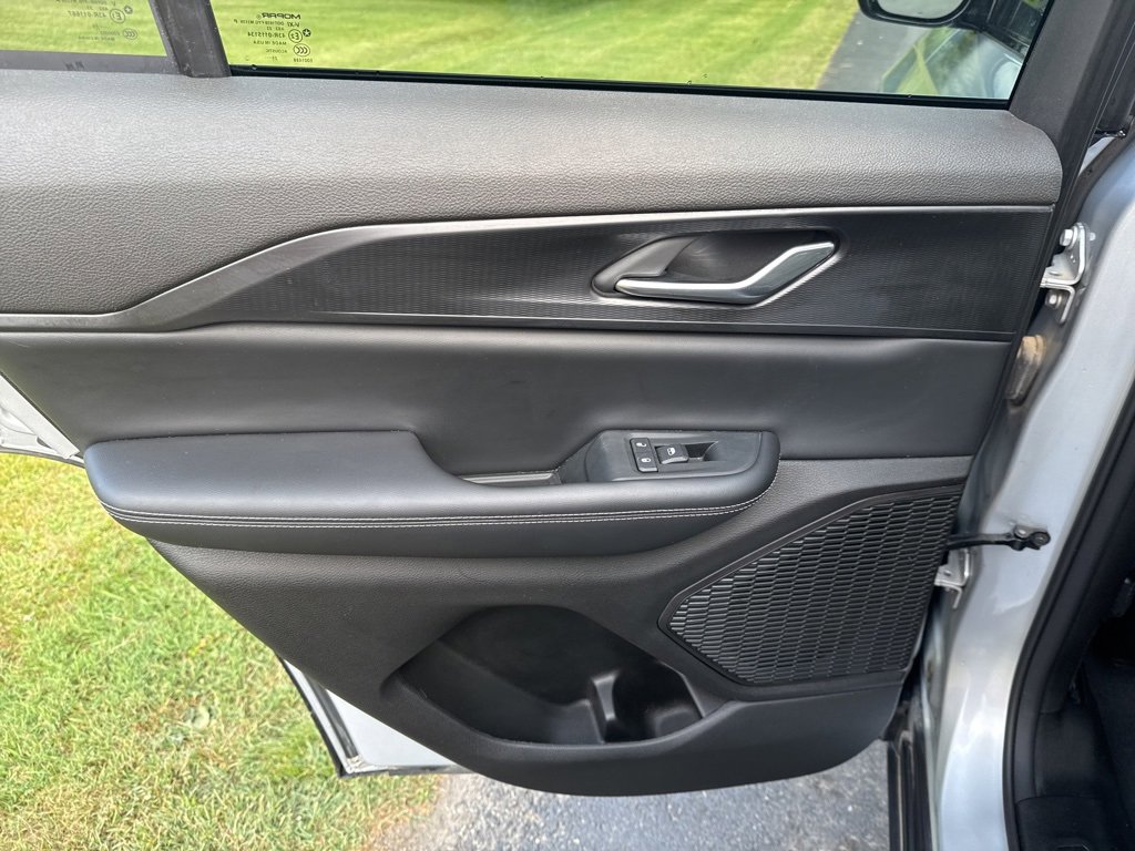 Used 2024 Jeep Grand Cherokee Altitude image 25