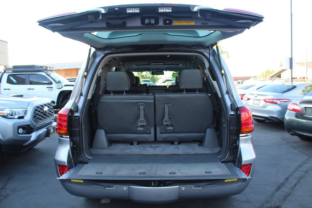 Used 2008 Lexus LX 570 4WD w/ Technology Pkg image 33
