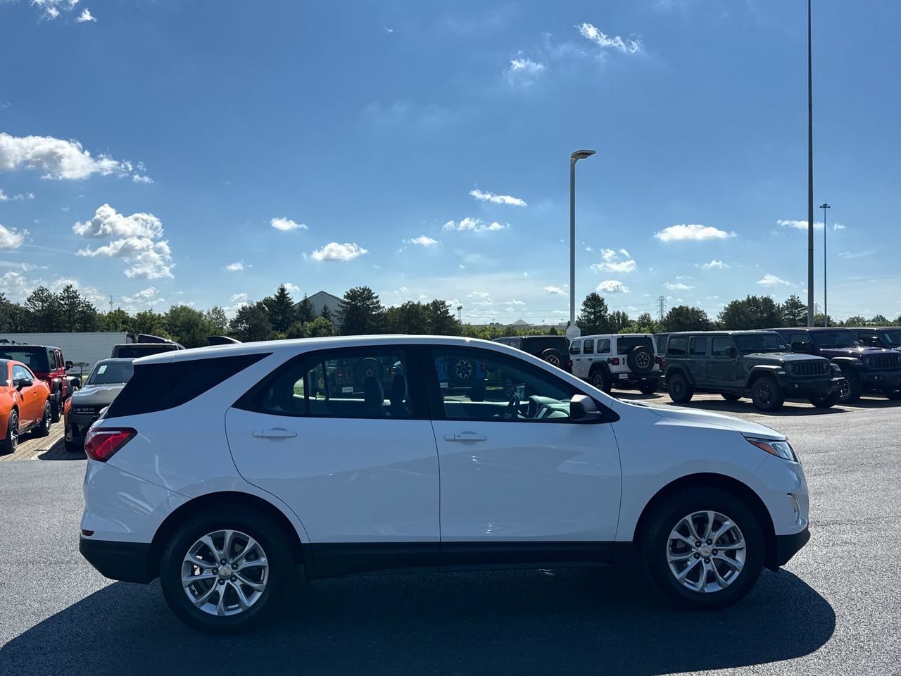 Used 2020 Chevrolet Equinox LS AWD/4WD image 2