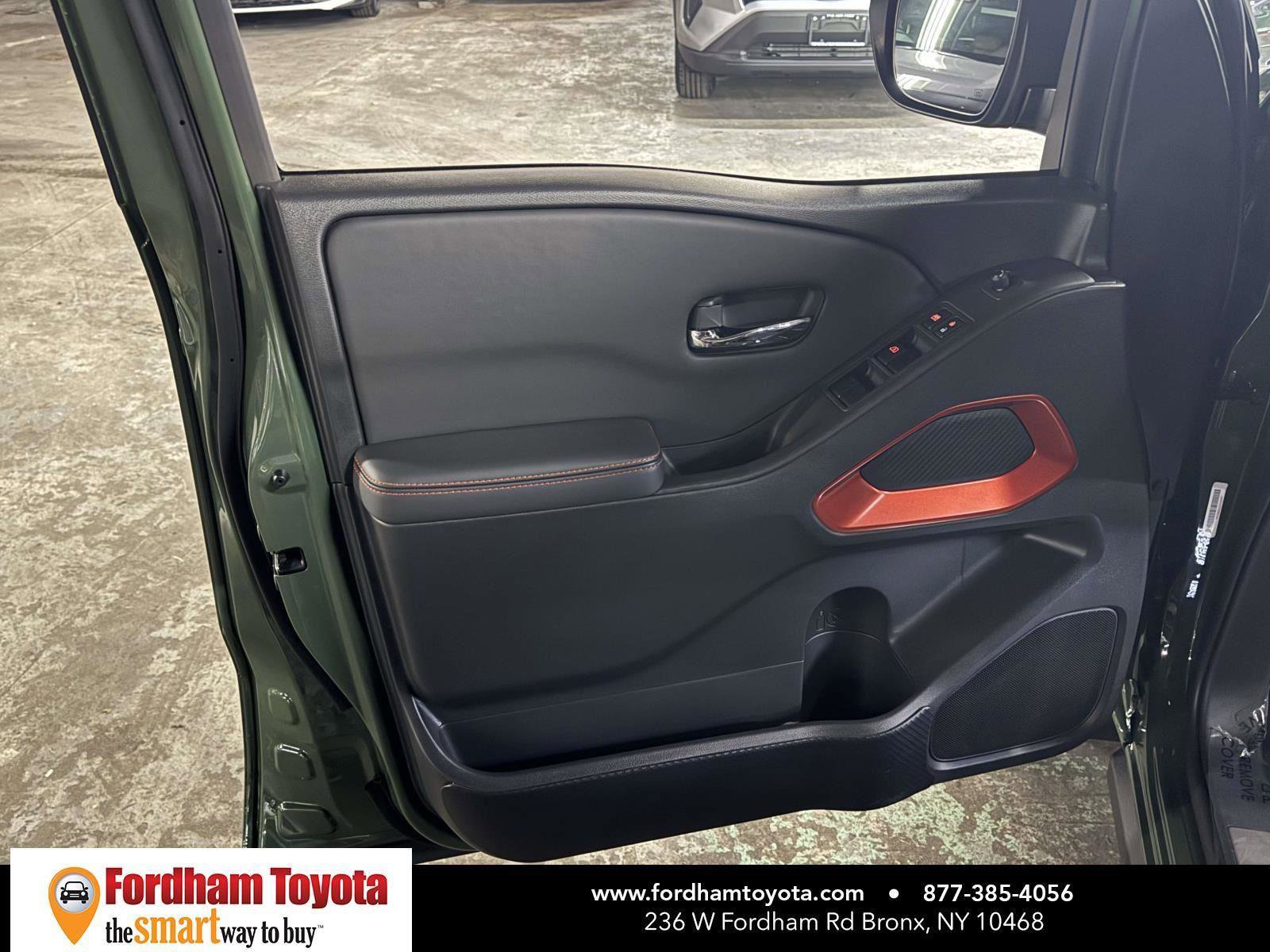 Used 2022 Nissan Frontier PRO-4X image 15